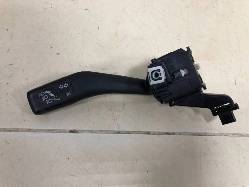 Переключатель поворотов подрулевой Volkswagen Jetta (1K) 2006-2011