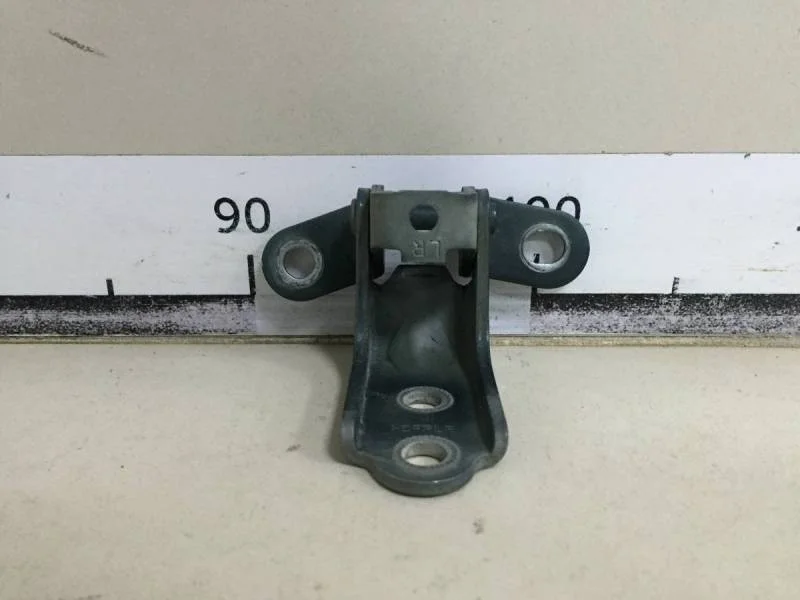 Петля двери передней правой нижняя Kia Ceed (ED) 2007-2012