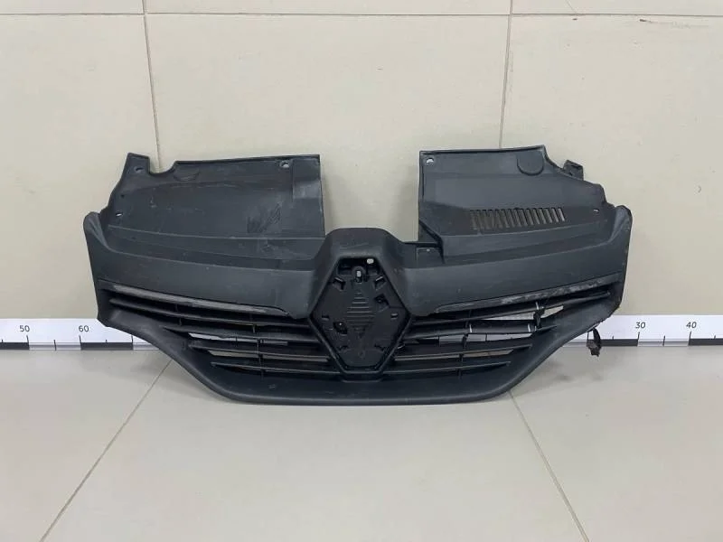 Решетка радиатора Renault Logan (2) 2014>