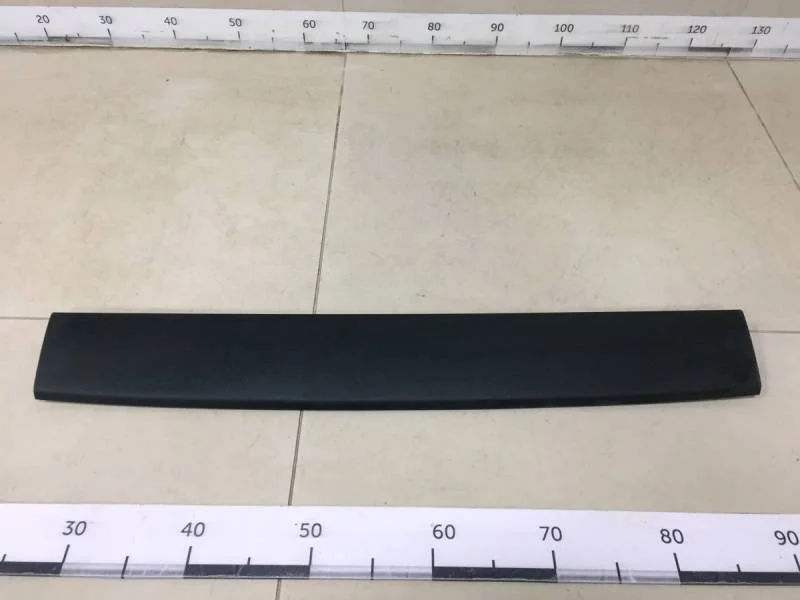 Обшивка двери багажника Nissan X-Trail (T31) 2007-2014