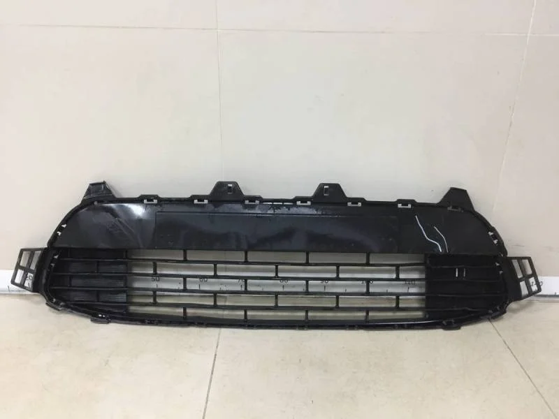 Решетка в бампер центральная Kia Rio 4 (FB) 2017>