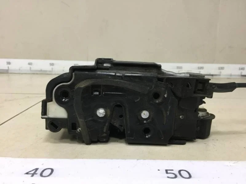 Замок двери передней правой Volkswagen Polo (Sed RUS) 2011>