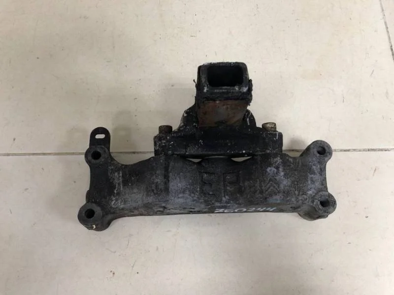 Кронштейн двигателя правый Peugeot 308 2007>