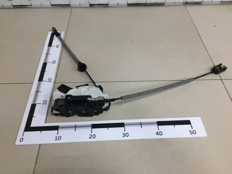 Замок двери передней правой Volkswagen Polo (Sed RUS) 2011>