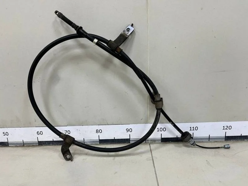 Трос стояночного тормоза левый Kia Rio 3 (UB) 2011-2017