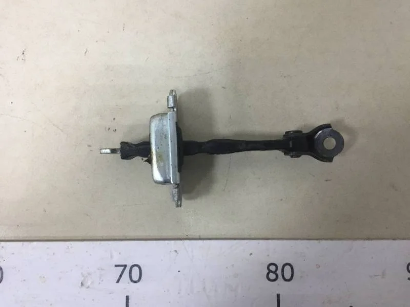 Ограничитель двери Hyundai Solaris 2017>