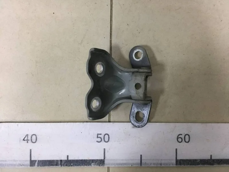 Петля двери передней правой нижняя Hyundai Solaris 2017>