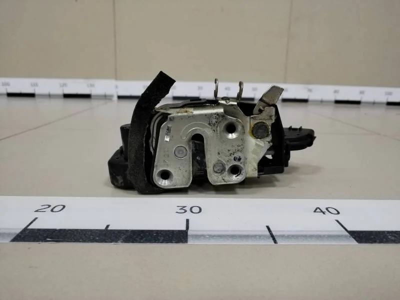 Замок двери задней правой Nissan X-Trail (T31) 2007-2014