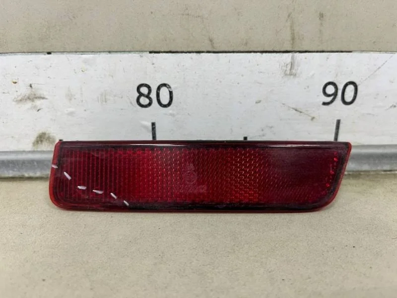 Отражатель в бампер задний правый Renault Sandero 2014>