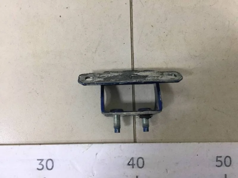 Петля двери багажника Nissan X-Trail (T31) 2007-2014