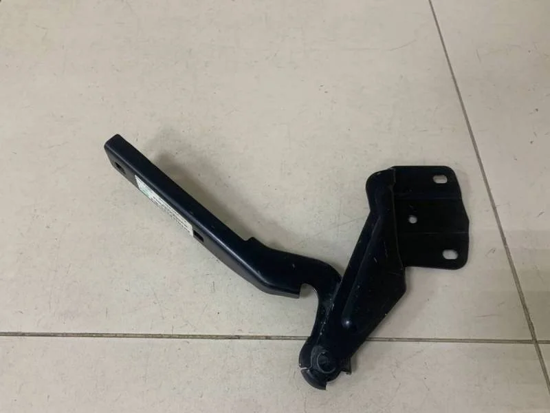 Петля капота правая Volkswagen Jetta (5K) 2011>