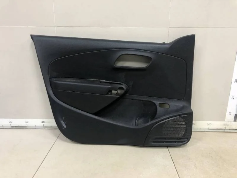 Обшивка двери передней левой Volkswagen Polo (Sed RUS) 2011>