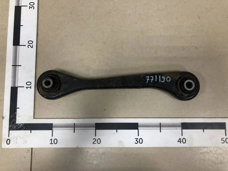 Тяга задняя поперечная правая Skoda Superb 2008-2015