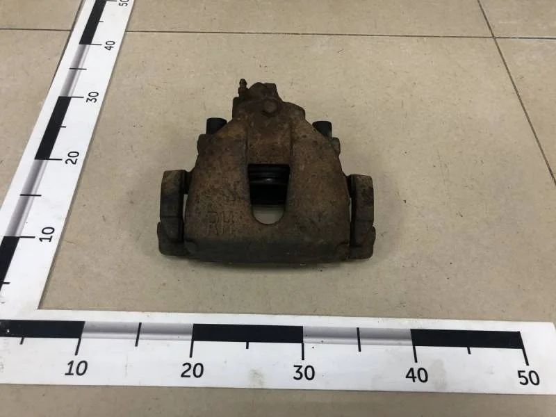 Суппорт передний правый Ford Focus 3 2011>