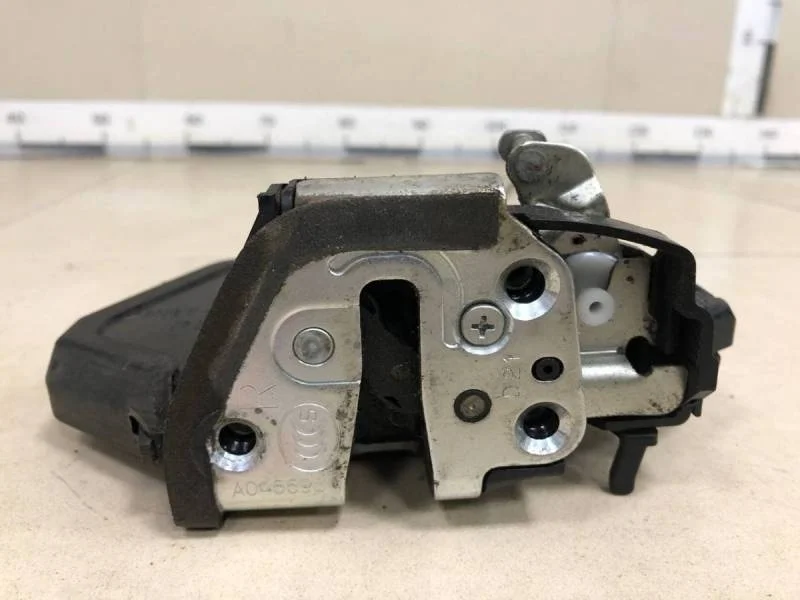 Замок двери задней правой Suzuki Grand Vitara 2005-2015