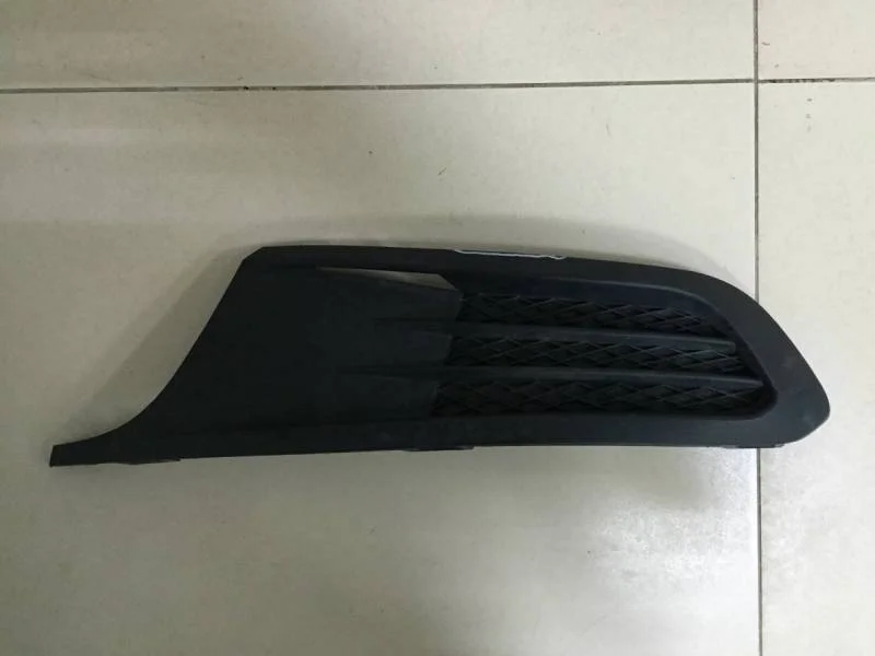 Решетка в бампер левая Volkswagen Jetta (5K) 2011>