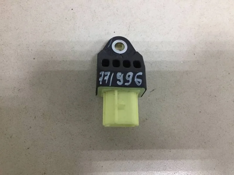 Датчик AIR BAG Toyota Rav 4 (A30) 2006-2013