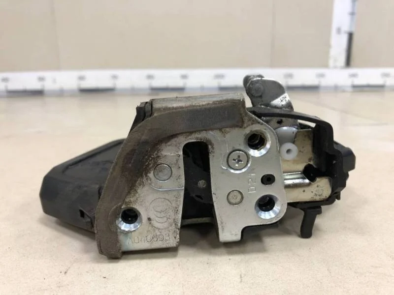 Замок двери задней правой Suzuki Grand Vitara 2005-2015