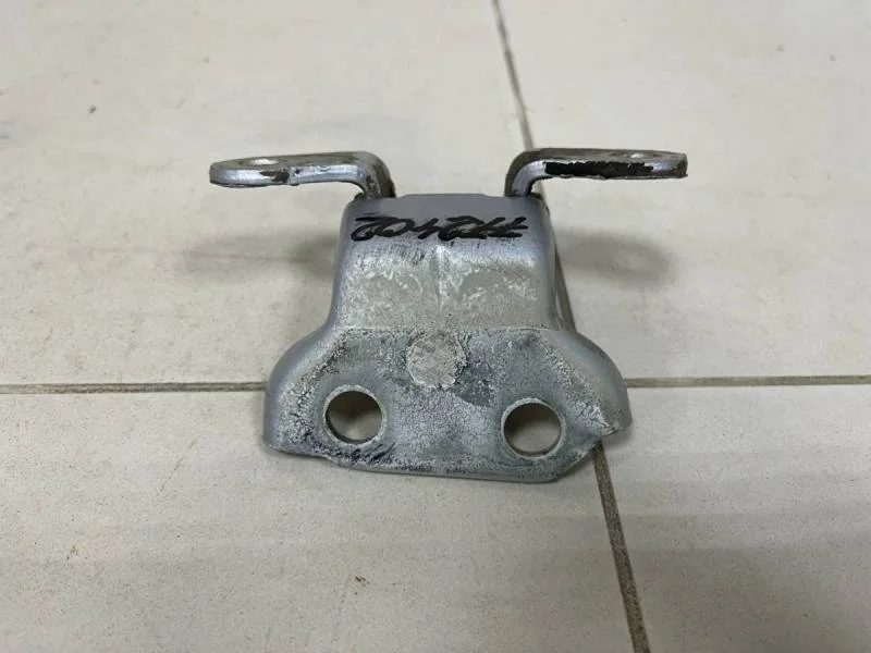 Петля двери задней правой верхняя Ravon R3 2015>