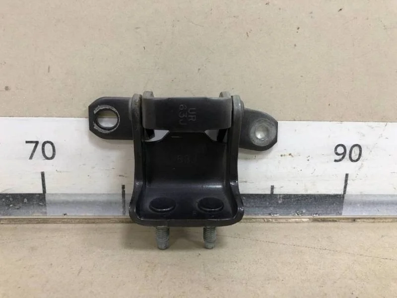 Петля двери задней правой верхняя Suzuki Grand Vitara 2005-2015