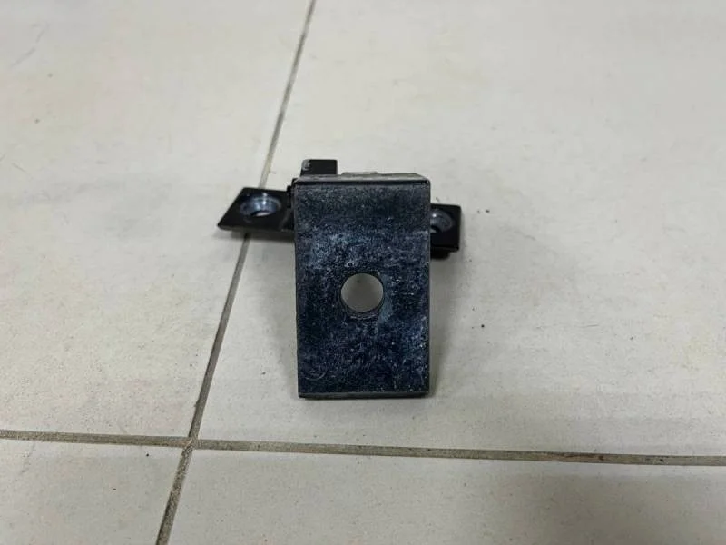 Петля двери передней правой верхняя BMW 5-series E60/E61 2003-2009