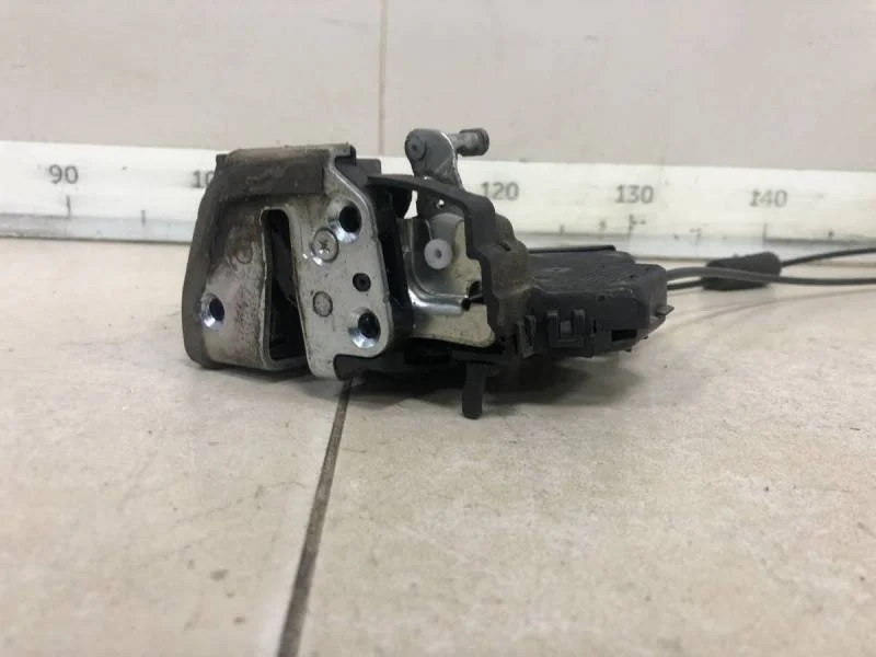 Замок двери задней правой Suzuki Grand Vitara 2005-2015