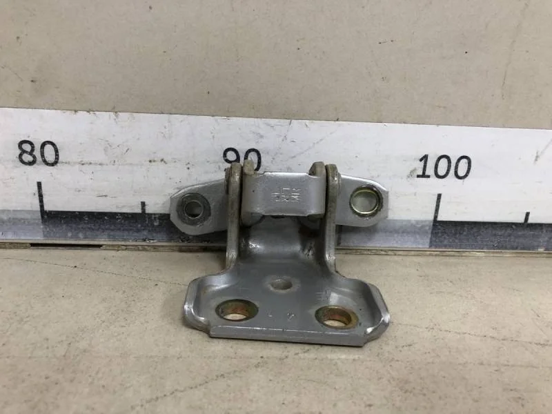 Петля двери задней правой нижняя Suzuki Liana 2001-2007