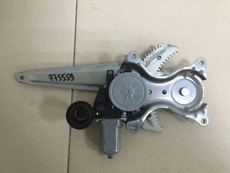 Стеклоподъемник электр. задний правый Toyota Rav 4 (A40) 2013>