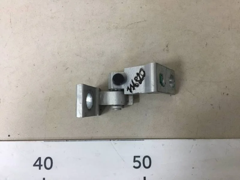 Петля двери Volkswagen Polo (Sed RUS) 2011>