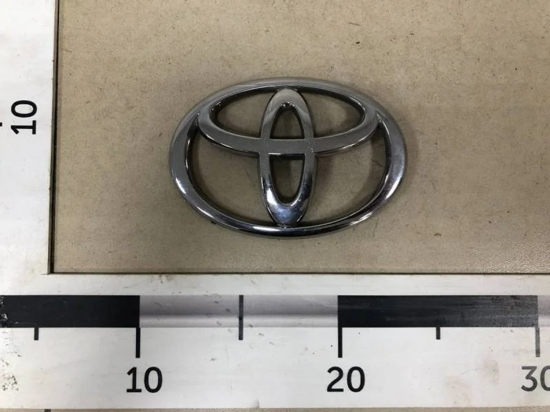 Эмблема Toyota Avensis (T250) 2003-2009
