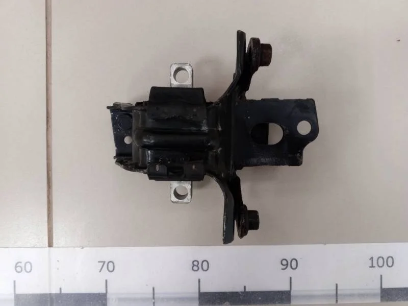 Опора КПП левая Volkswagen Polo (Sed RUS) 2011>