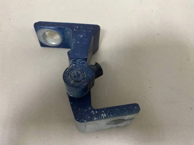 Петля двери Volkswagen Polo (Sed RUS) 2011>