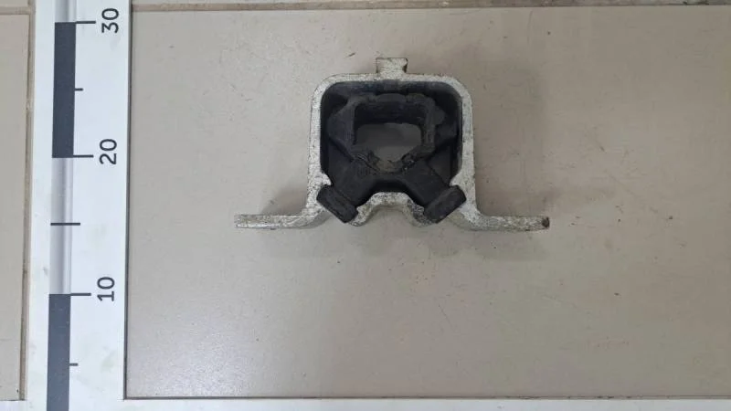 Опора двигателя правая Renault Logan (1) 2005-2014