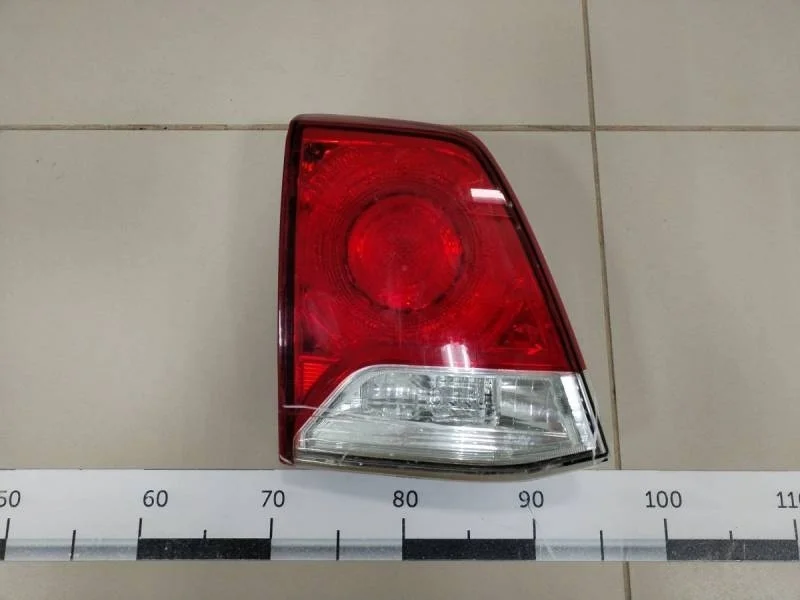 Фонарь задний внутренний левый Toyota Land Cruiser (J200) 2007-2015
