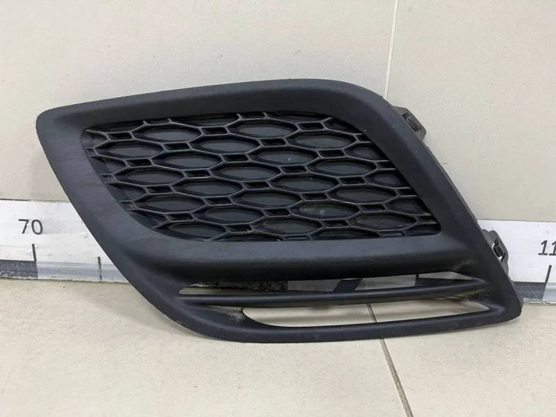 Решетка в бампер правая Volvo XC60 2008-2017