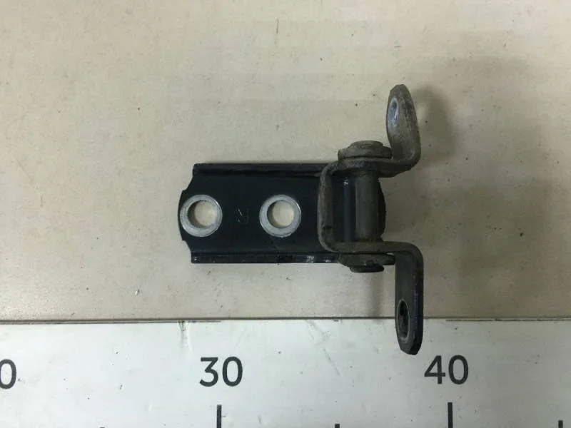 Петля двери задней правой нижняя Toyota Corolla E150 2006-2013