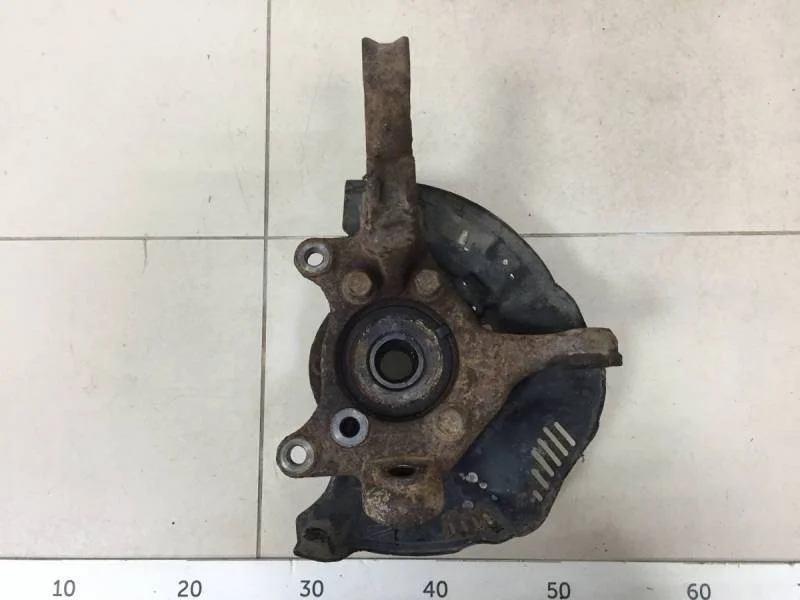 Кулак поворотный передний правый Toyota Corolla E150 2006-2013