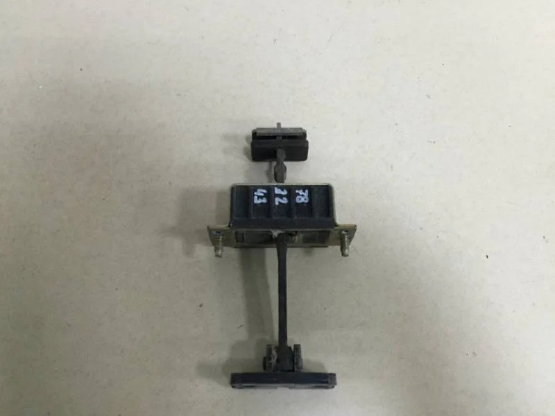 Ограничитель двери Mercedes-Benz C-Class (W203) 2000-2007