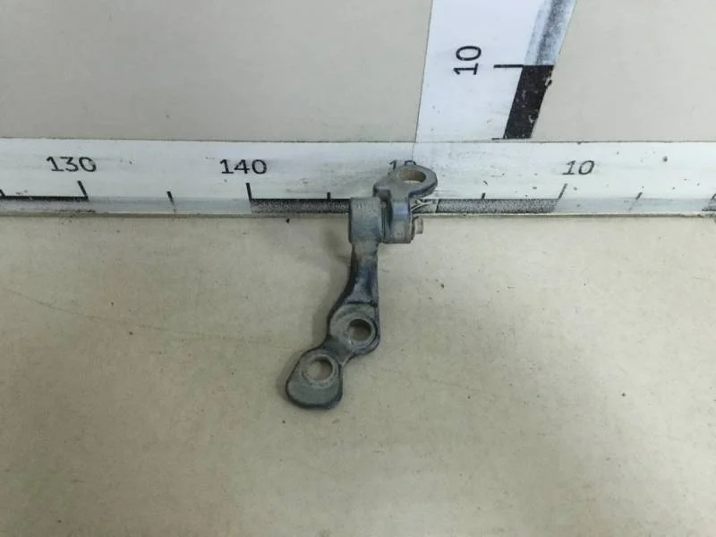 Петля двери передней правой нижняя Ford Focus 2 (DB) 2008-2011