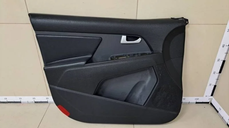 Обшивка двери передней левой Kia Sportage 3 (SL) 2010-2015