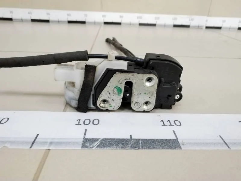 Замок двери передней правой Hyundai ix35 (LM) 2010-2015