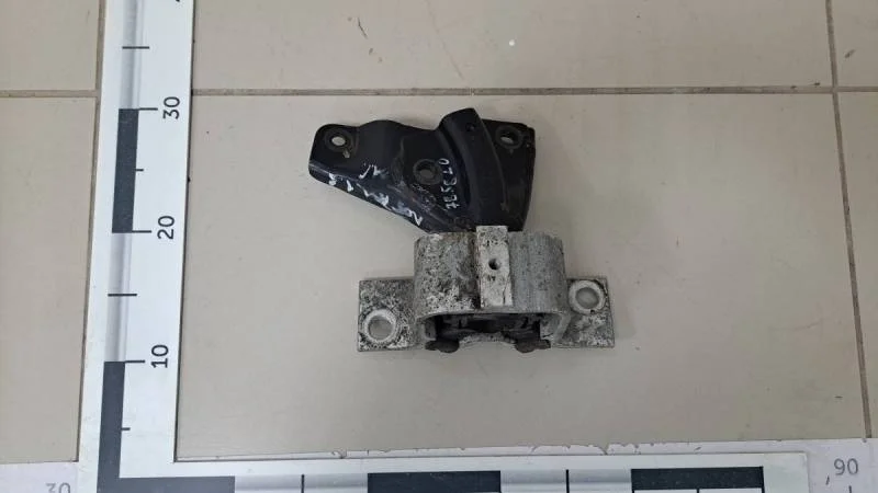 Опора двигателя правая Renault Logan (1) 2005-2014