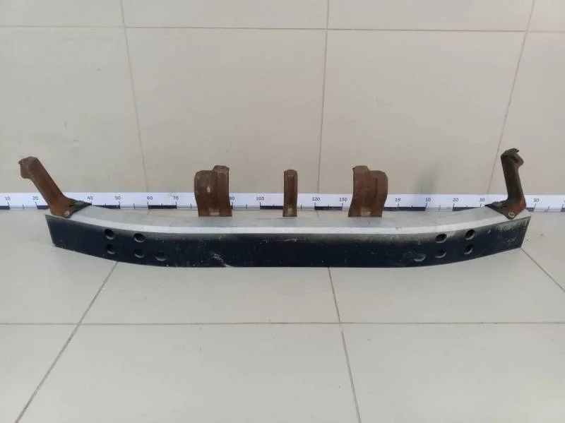 Усилитель переднего бампера Lexus LX570 (J200) 2007-2015