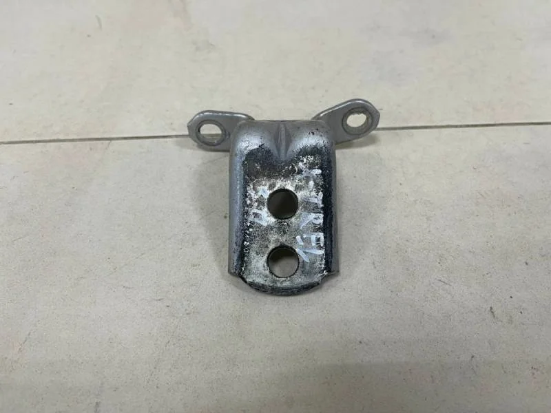 Петля двери задней правой нижняя Nissan X-Trail (T31) 2007-2014