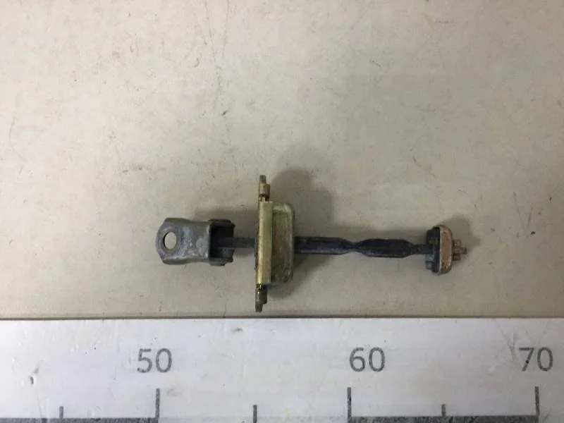 Ограничитель двери Nissan Almera (N16) 2000-2006