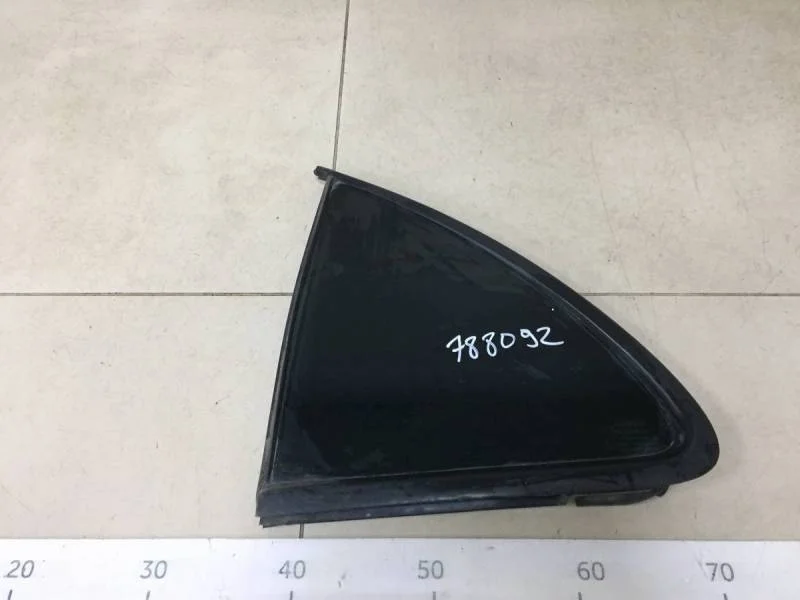 Стекло двери задней левой (форточка) Nissan Almera (N16) 2000-2006