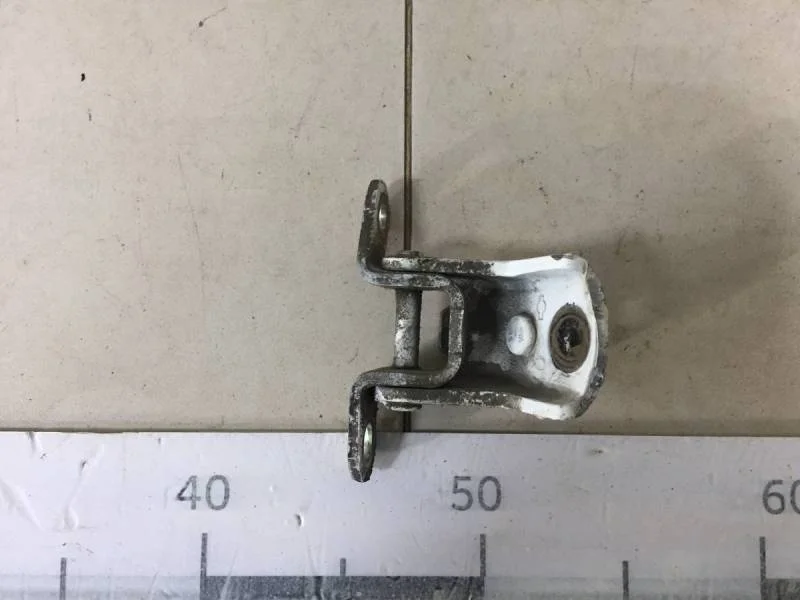 Петля двери задней правой верхняя Nissan Almera (N16) 2000-2006