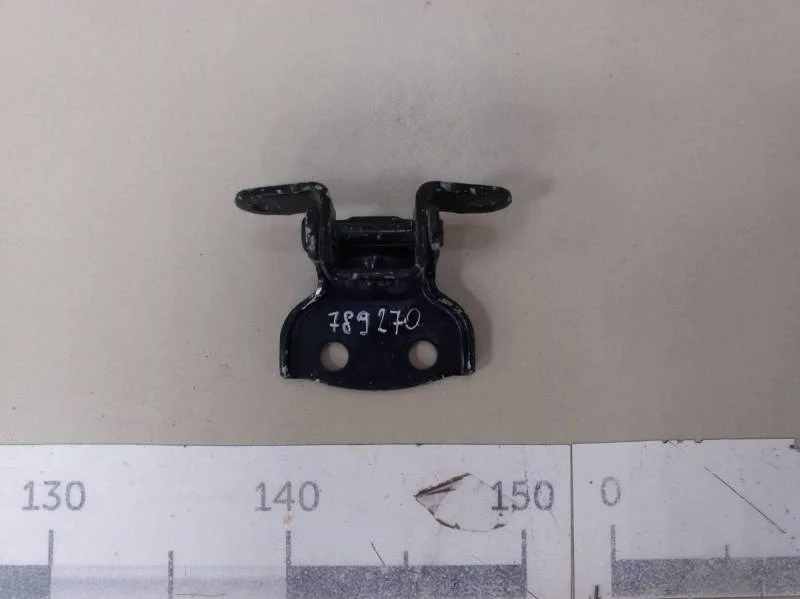 Петля двери передней правой нижняя Toyota Camry (V40) 2006-2011