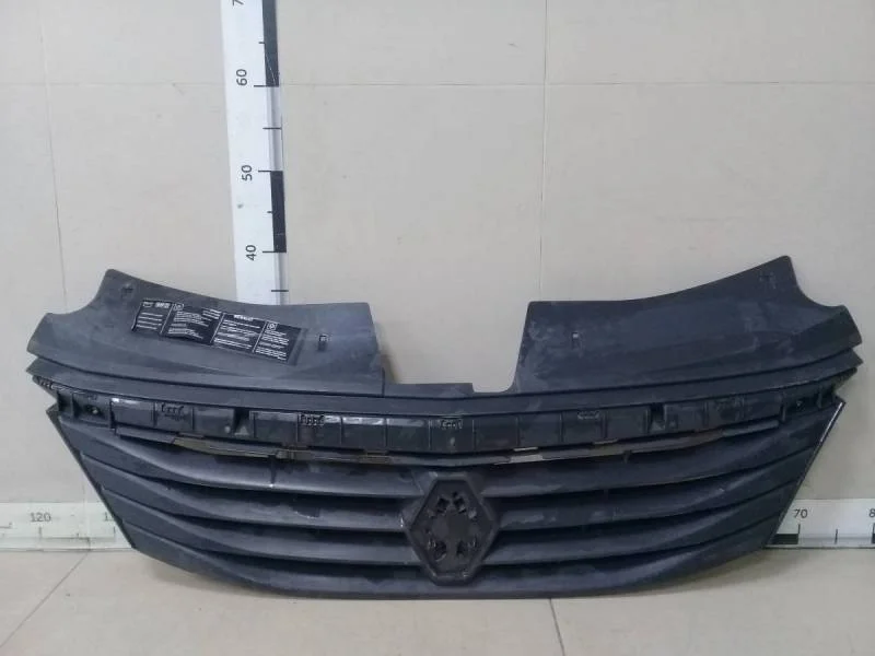 Решетка радиатора Renault Logan (1) 2005-2014