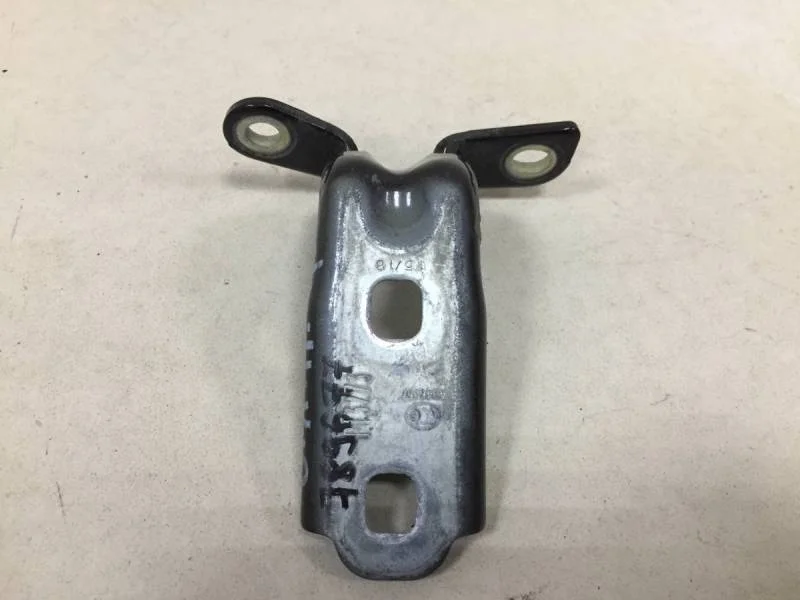 Петля двери задней левой нижняя Opel Mokka 2012>